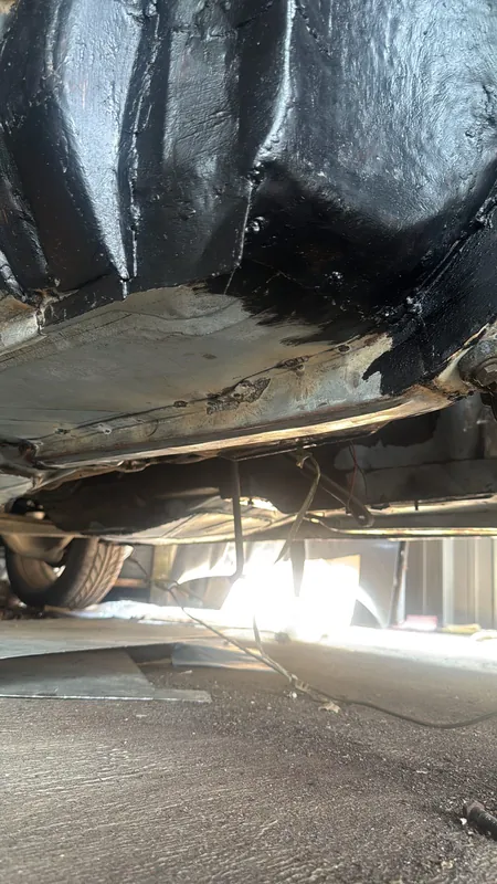 E30 underbody and sill coated black, seen from below
