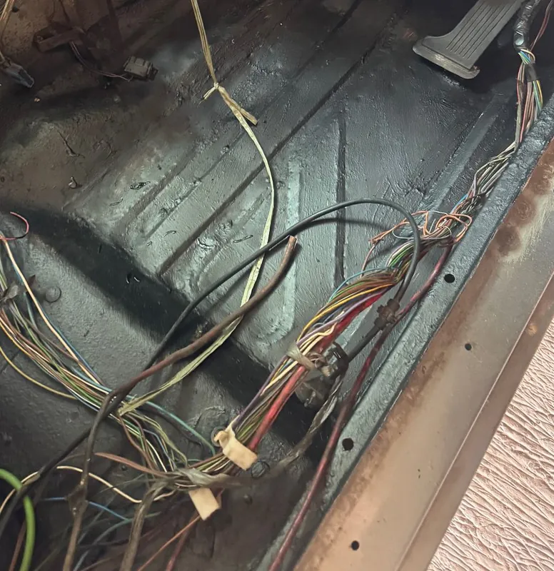 E30 floor and pedal box with the wiring