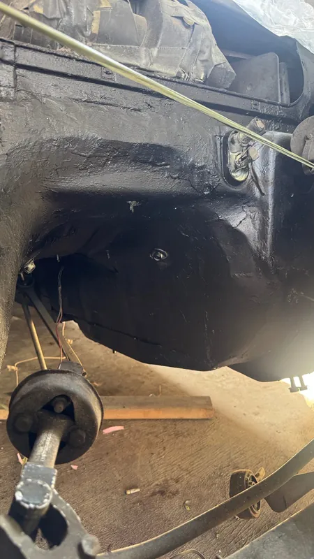 E30 rear wheel arch coated black