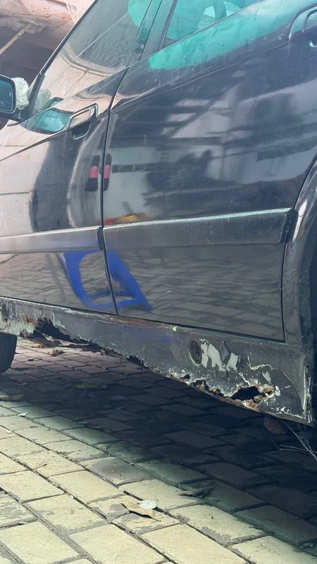 E36 door and sill with rust holes along the lower edge