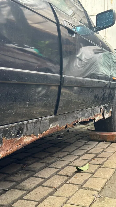 Rust along the sill and door bottom of the E36