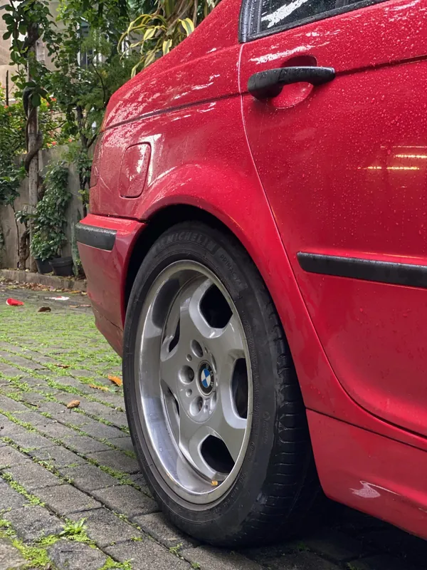 Red E46 rear door, wheel arch and wheel