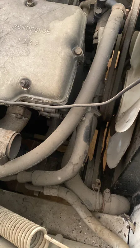 Dusty valve cover with a cast firing-order marking