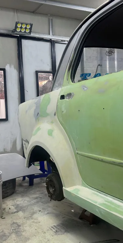 Rear door and wing of the Fiat in light green filler and primer