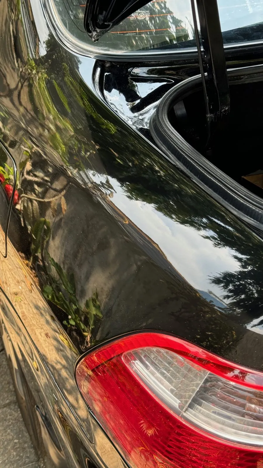 Glossy black rear wing and tail light with boot open
