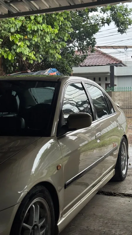 Side of the gold Honda Civic at the workshop