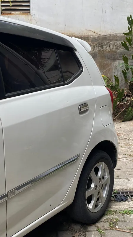 Rear door and spoiler of the white Agya